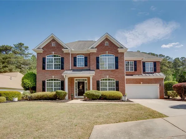 7601 The Lakes Dr, Fairburn, GA 30213