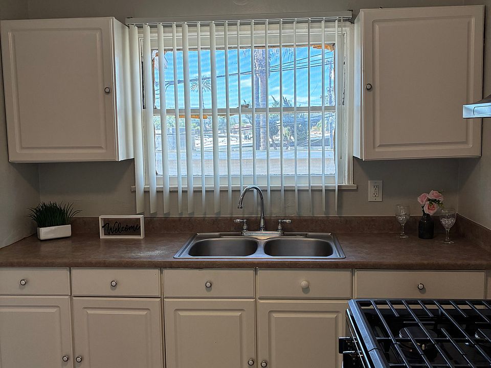 1st image of 3961 Brockton Ave APT 4