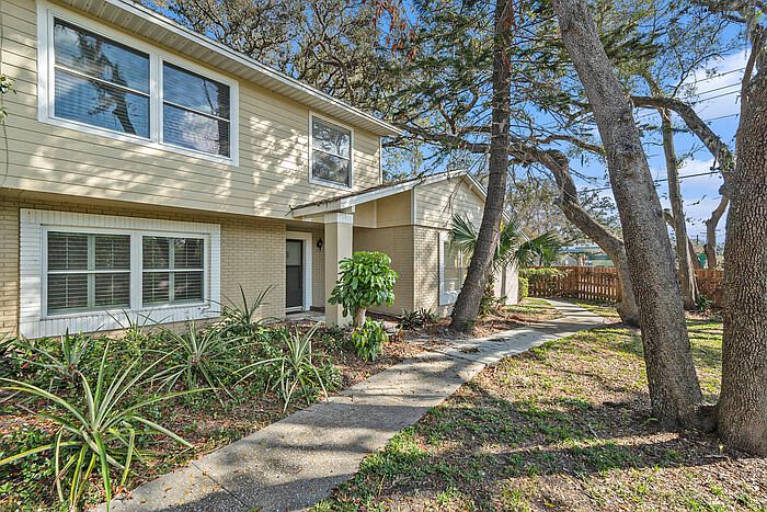 1st image of 14653 Pine Glen Cir