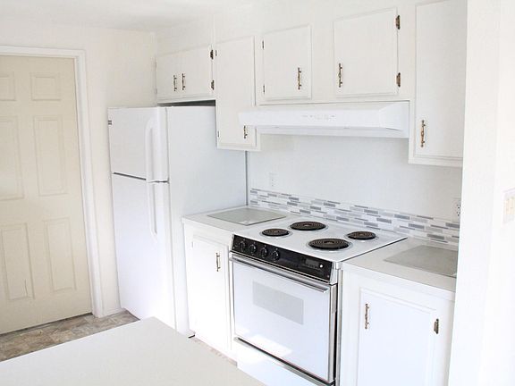 5th image of 12556 Fremont Ave N
