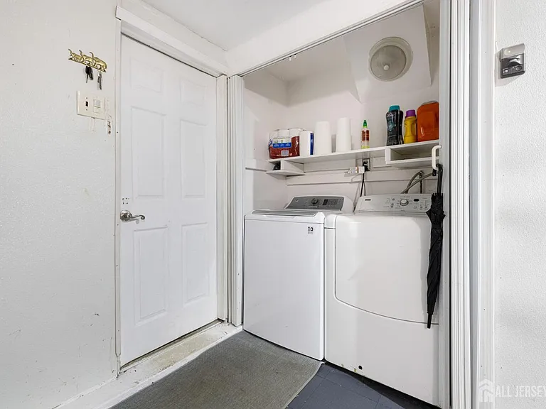 190 Goldmine Ln — Photo 17