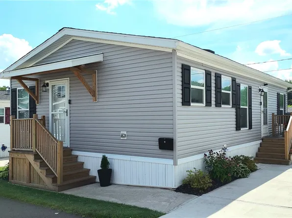 9 Harway Dr, Rochester, NY 14625