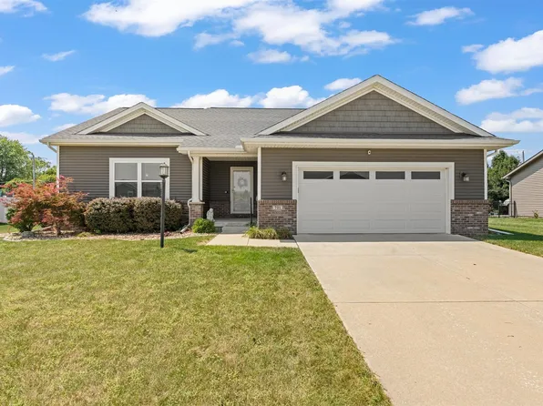 701 Red Bud Dr, Mahomet, IL 61853