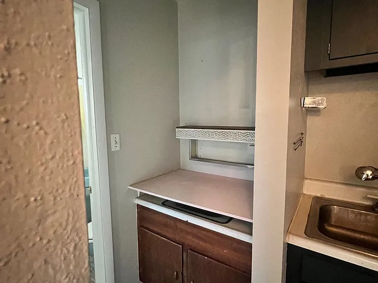 1309 Burton Ct #4 — Photo 7