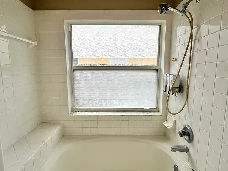 527 Valencia Place Cir — Photo 16