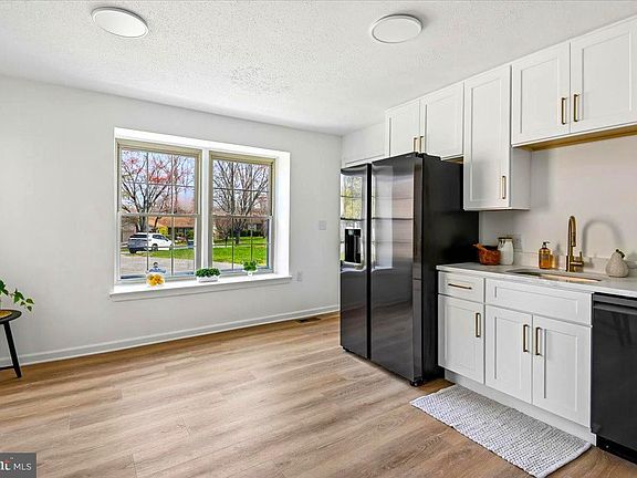 5th image of 860 Woodmont Rd