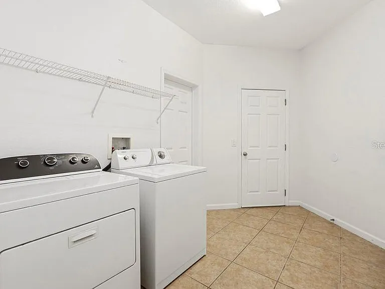 4967 Pall Mall St W — Photo 24