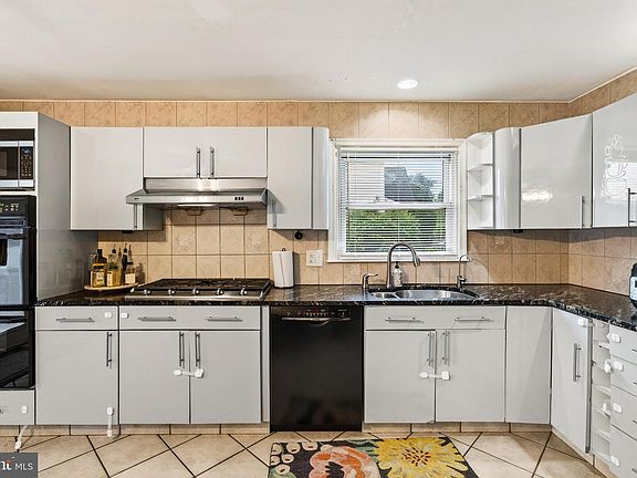 5th image of 729 Saint Davids Ave