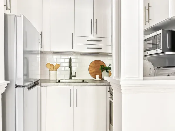 293 Riverside Drive image 5 of 9