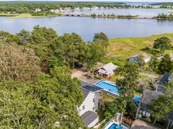 43 Marine Ave, Wareham, MA 02571