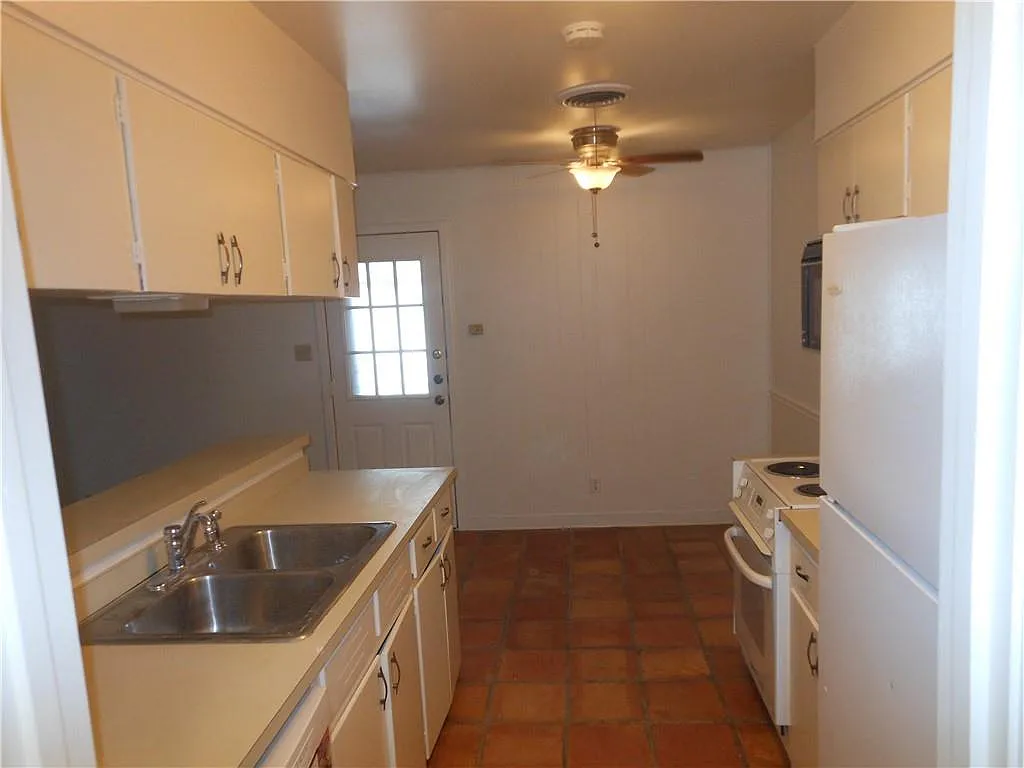 Building Photo - 2308 Barton Skyway #B