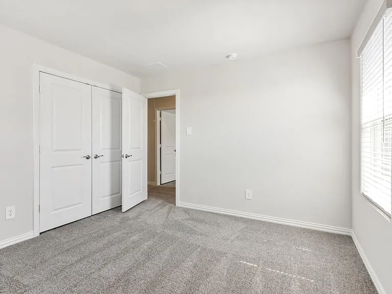 701 Easthill Dr — Photo 16