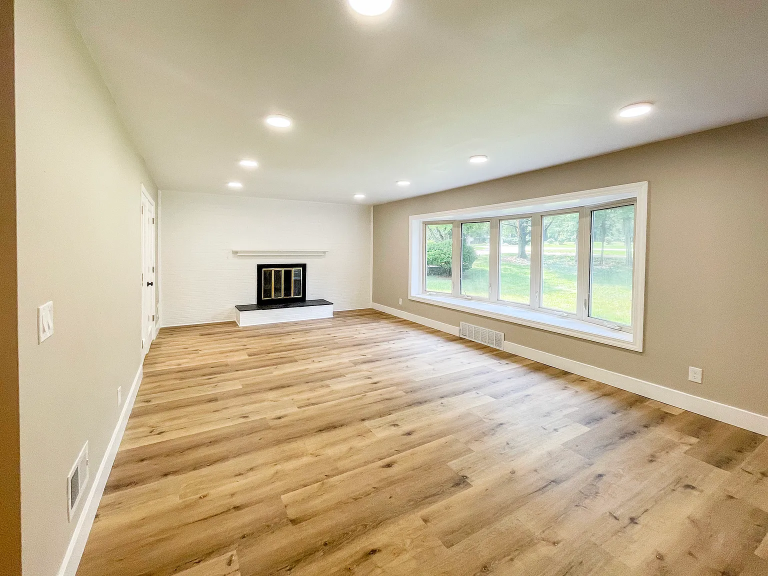 7396 Pfeiffer Rd — Photo 3