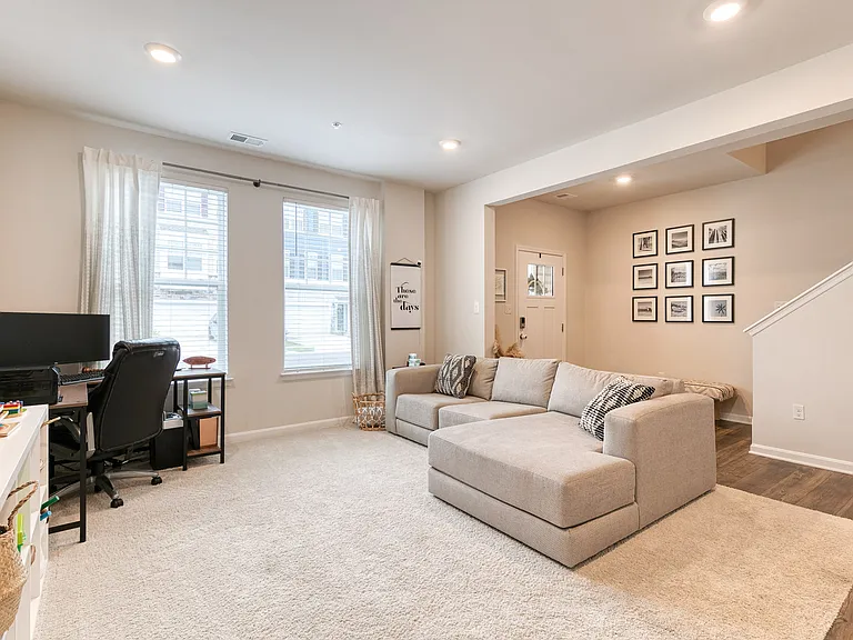 2050 Hinshaw Dr — Photo 7