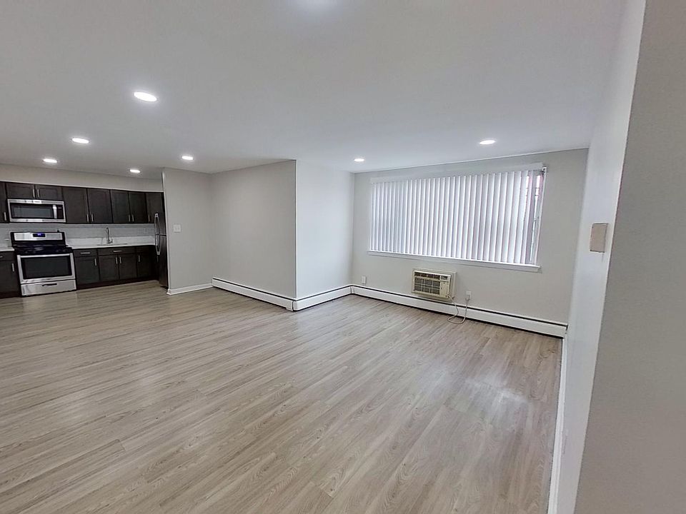 1st image of 2125 Glendale Ave #206