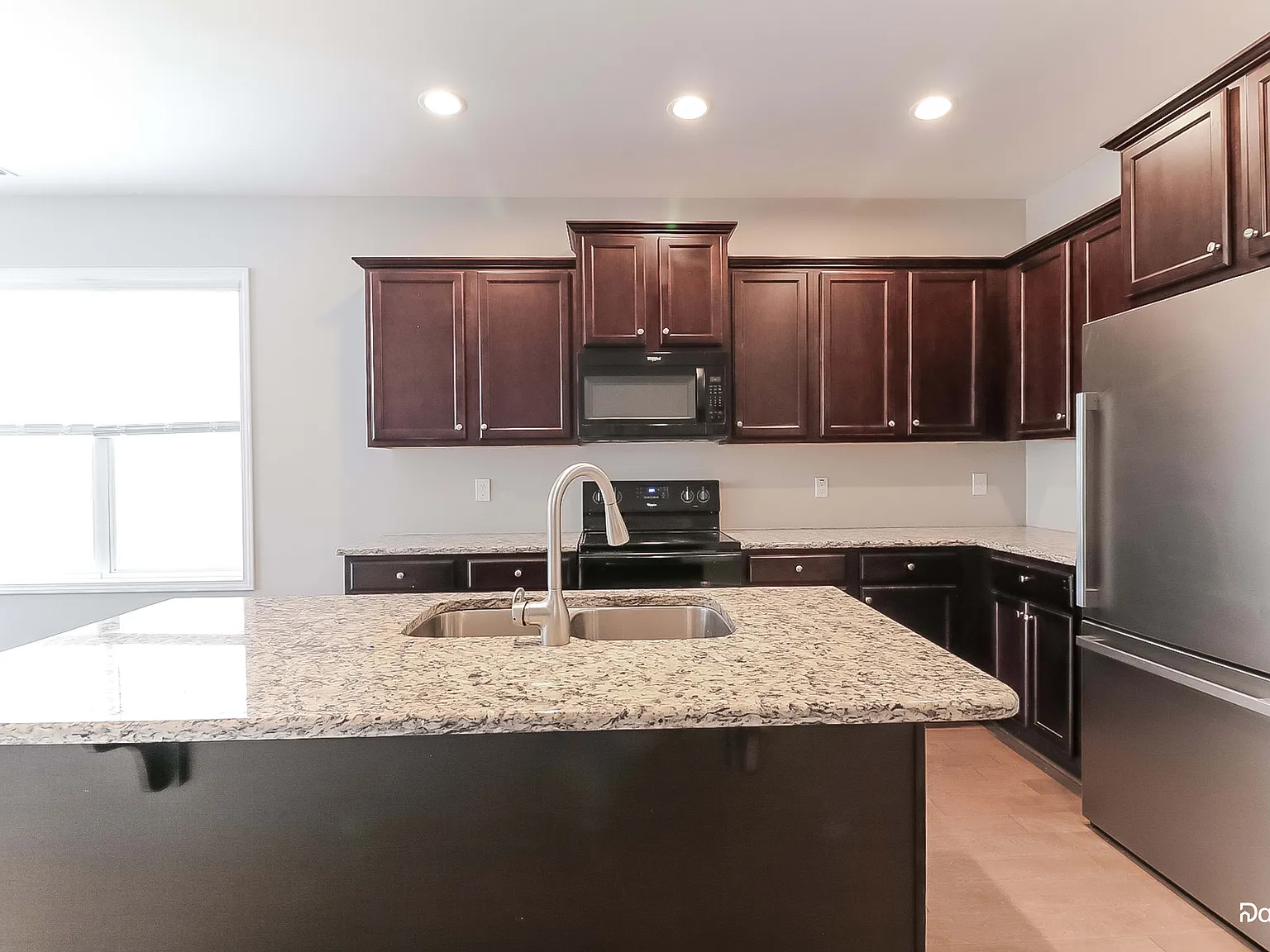 4 bed, 2.5 bath, 1858 sqft, $2,085 — Photo 4