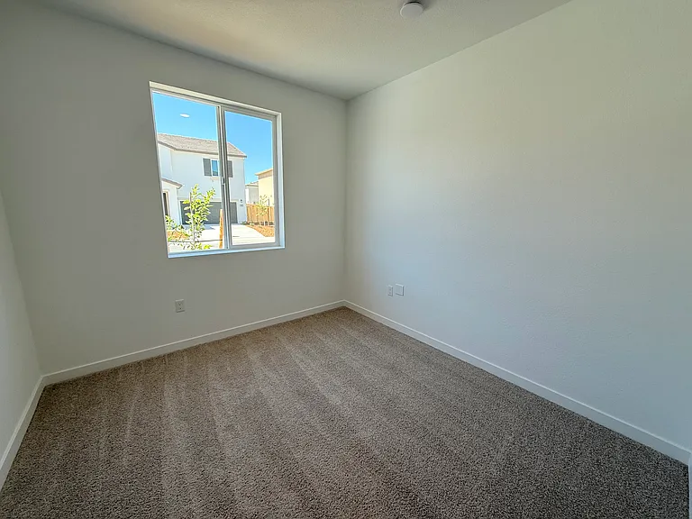 809 Canoe Ct — Photo 3