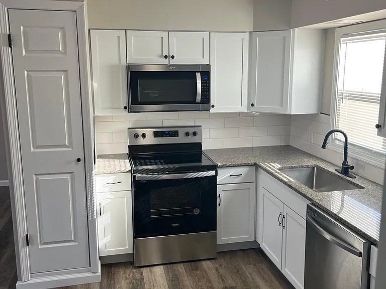 229 Manawa Ave #B — Photo 1