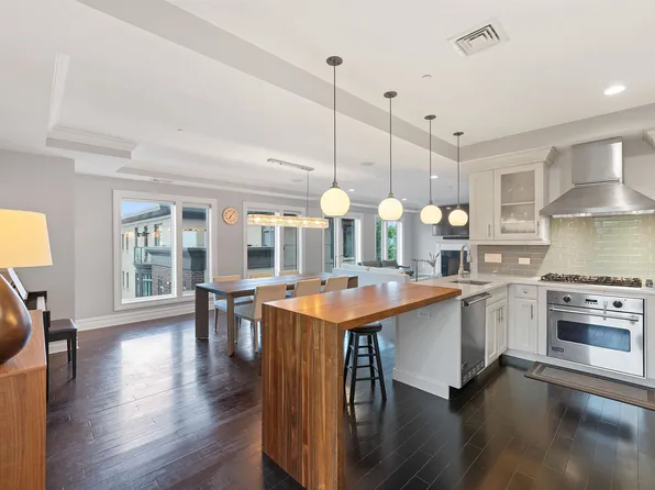 38 Oxford Landing image 8 of 22