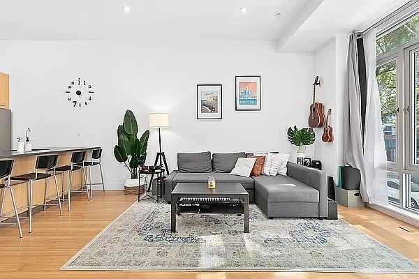 Rented by Jacquelyn 327 LLC | media 11