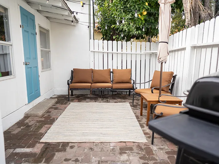 10857 Kling St — Photo 11
