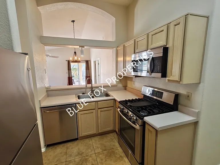 9422 E Cork St — Photo 5