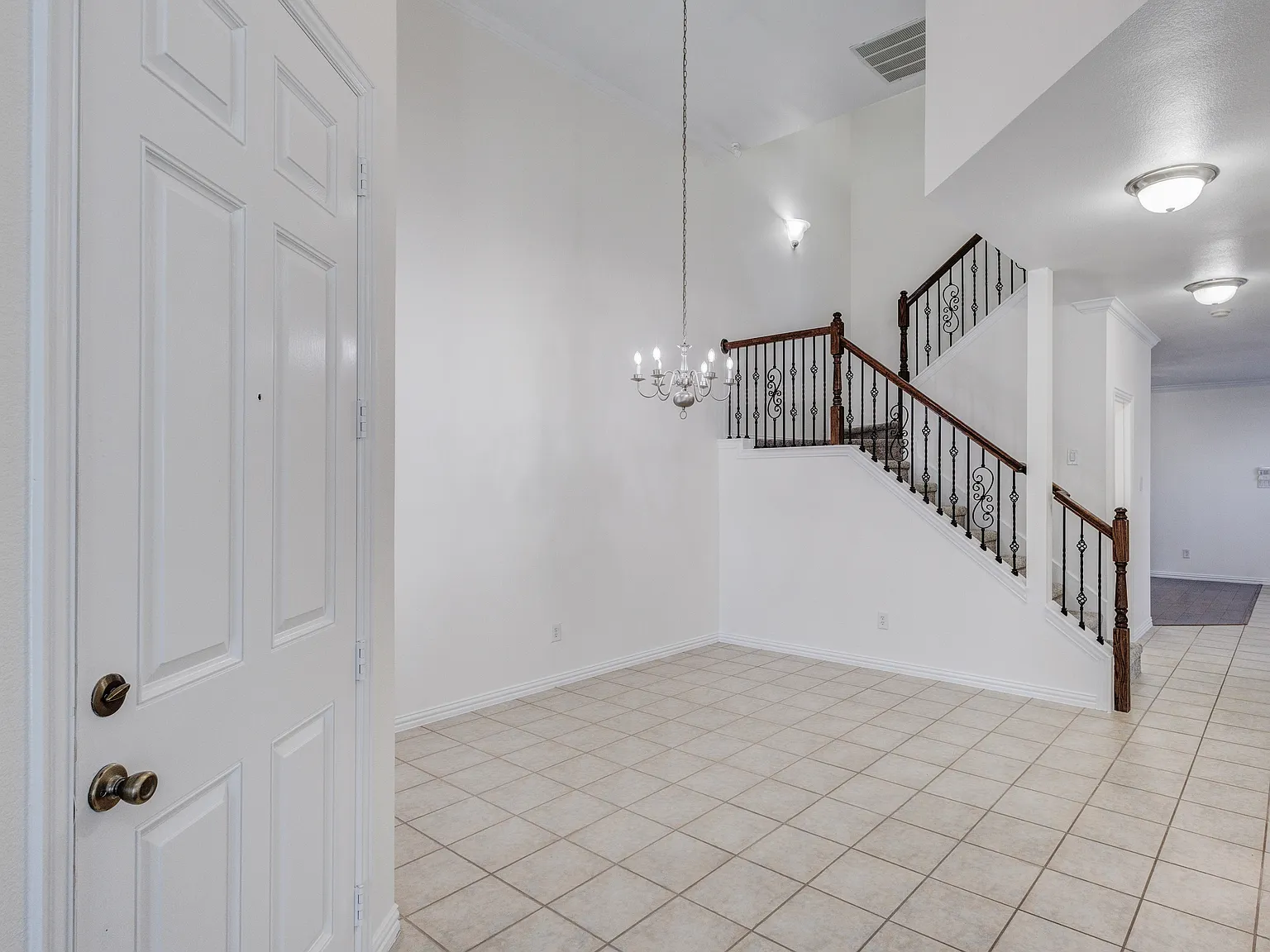 3 bed, 2092 sqft, $2,850 — Photo 3