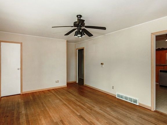 4th image of 2821 27th Ave