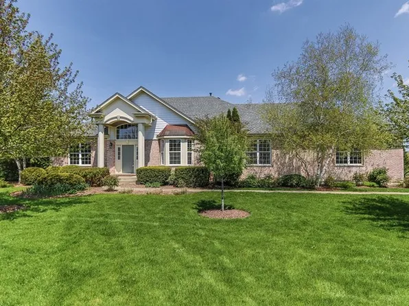 1 Charleston Ct, Hawthorn Woods, IL 60047