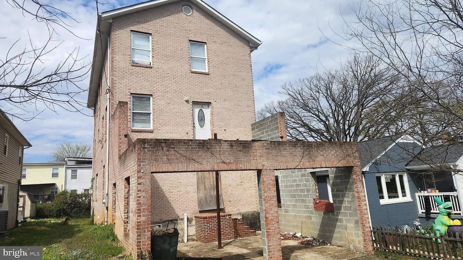 256 57th St NE photo 1