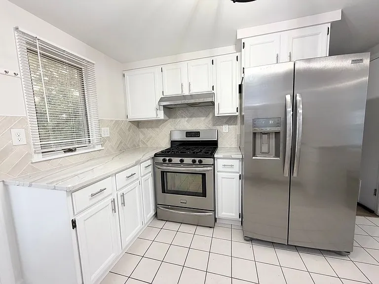 221 Meadows End Rd — Photo 3