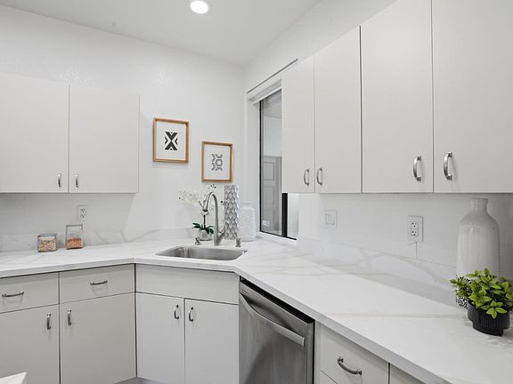 5th image of 126 Shorebird Cir