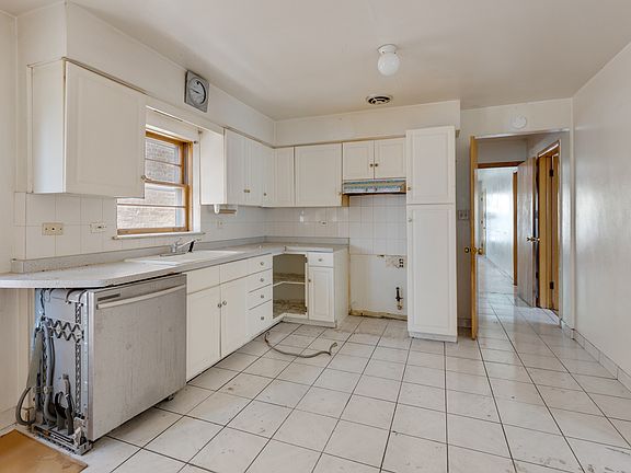5th image of 2928 N 72nd Ct