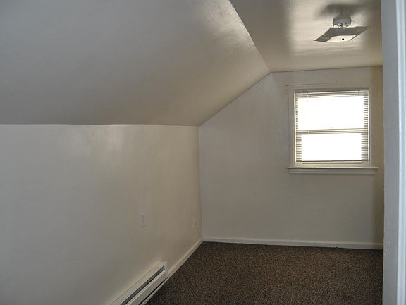 3rd image of 709 J St APT 4