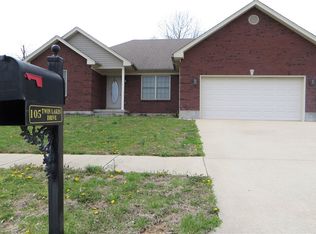 105 Twin Lakes Dr, Vine Grove, KY 40175