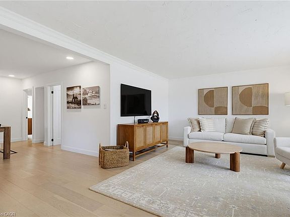 5th image of 336 Tuck Dr