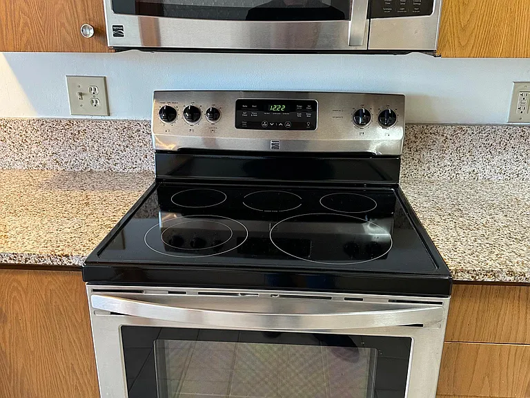 505 E Henry Clay St #101 — Photo 11