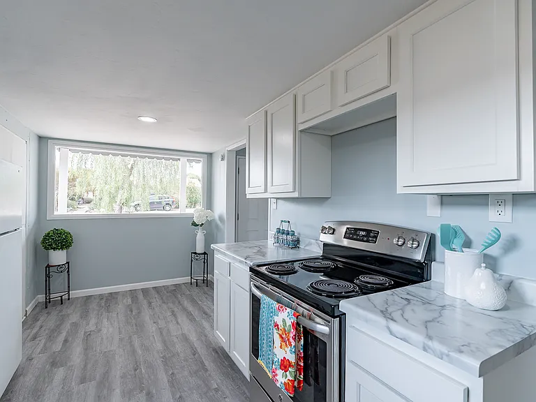 1231 E Lee St — Photo 3