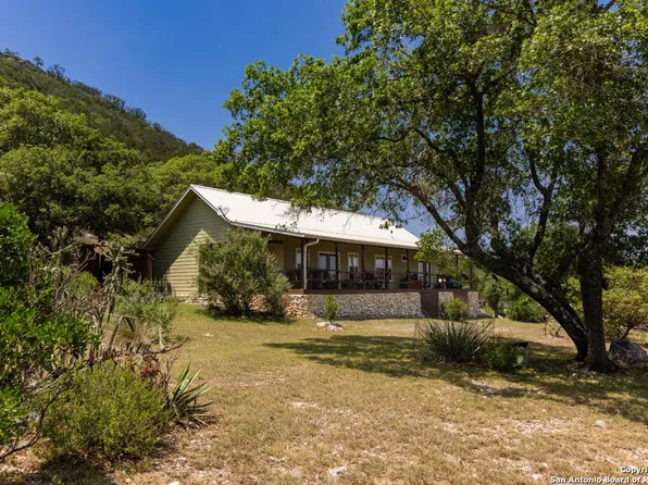 546 Beulah PL, Utopia, TX 78884