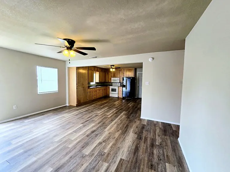 2606 Avenue V — Photo 3
