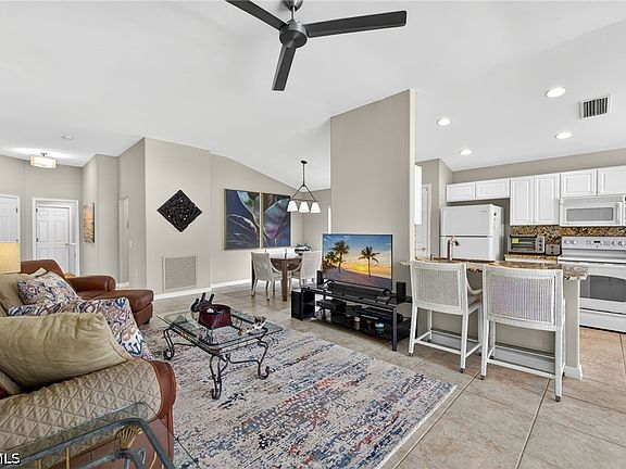 4th image of 10082 Oakhurst Way