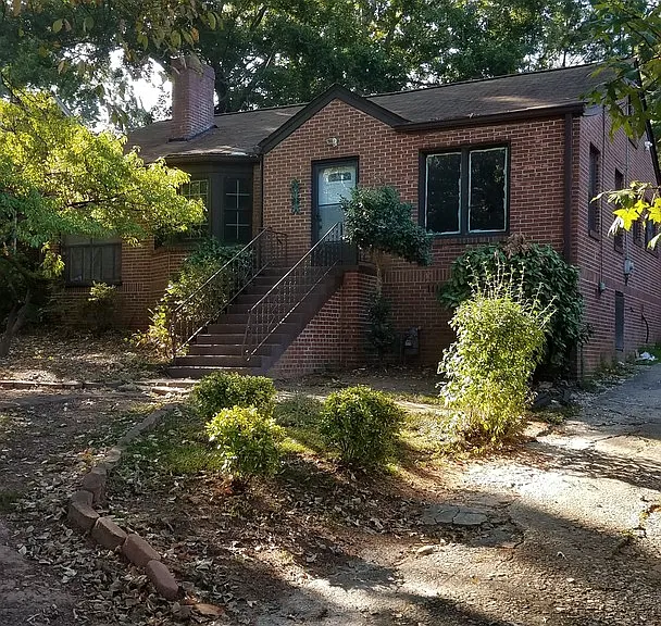 1932 Montrose Dr — Photo 1