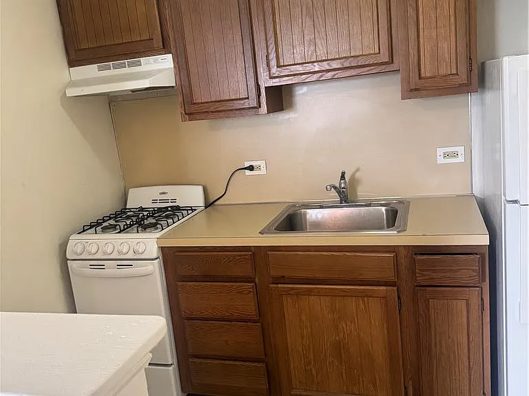 215 W Broad St #7 — Photo 7