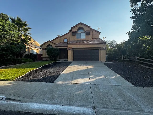 625 Roscommon Pl — Photo 1