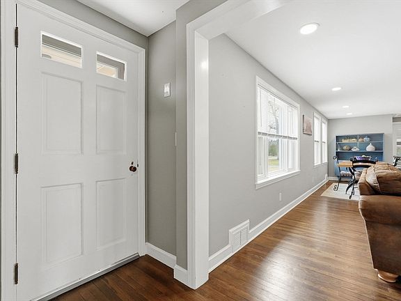 3rd image of 118 Parker St