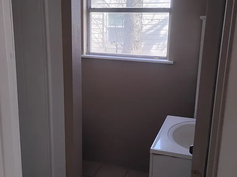 1304 E Tucker St — Photo 9