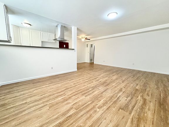 5th image of 17348 Burbank Blvd #1