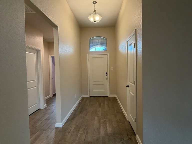 125 Hollytree Ln — Photo 3