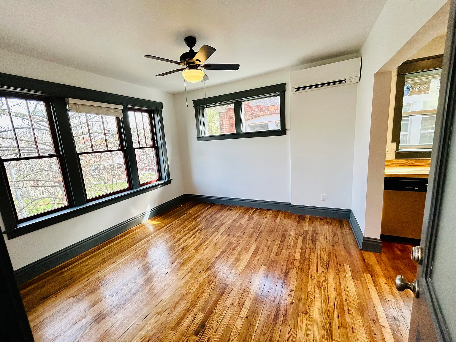 2 bed, 1100 sqft, $1,100 — Photo 4