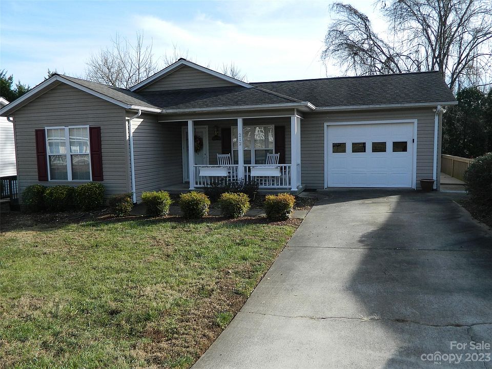 1st image of 212 Summerfield Ct NE